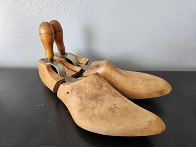 Par de camillas moldes de zapatos de madera vintage sin marca talladas a mano  Foto 1 de 4