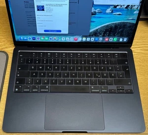 Apple MacBook Air 13" 2024 Apple M3 8-Core GPU 8 GB / 256 GB SSD MRXV3D/A QWERTZ - Bild 1 von 9