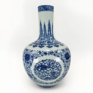 Antico vaso cinese a sfera in porcellana bianca e blu XIX secolo con marchio Qianlong - Foto 1 di 16
