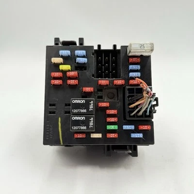 2003 2004 2005 2006 2007 GMC Yukon Hummer H2 Dash Fuse Junction Box TESTED OEM - Image 1 of 4