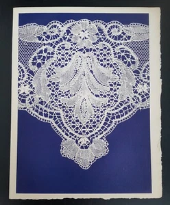 Ancien porte document Florilège de La feuille blanche 1957 musée de la Dentelle - Picture 1 of 6