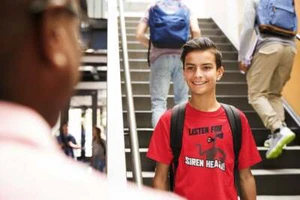 Kind LISTEN for Sirenenkopf T-Shirt, Sirenenkopf Mond Kunst Figur Shirt, Sirenenkopf  - Bild 1 von 5