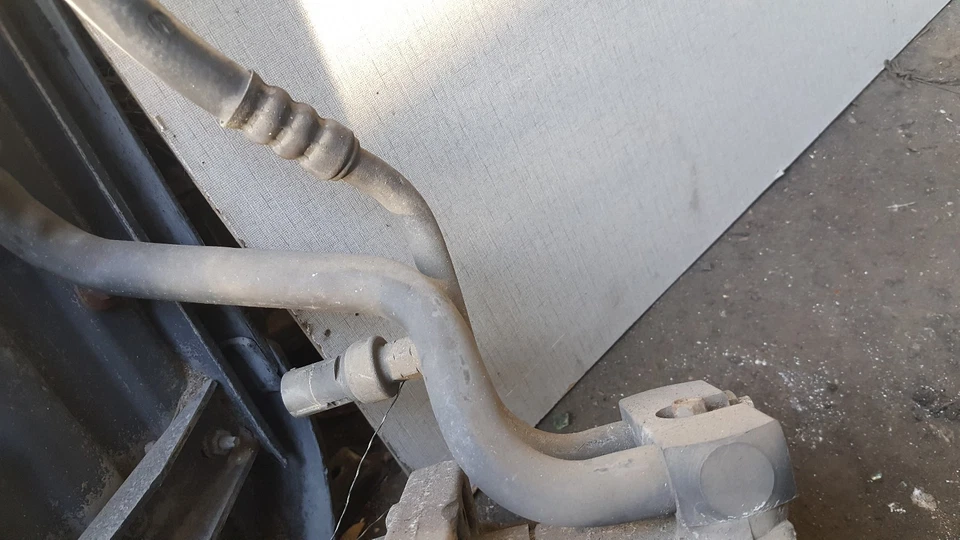 99 FORD F250 SUPER DUTY V10 MAIN AC HOSE LINE FROM COMPRESSOR - Изображение 1 из 4