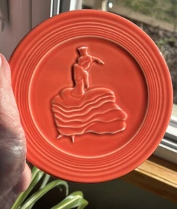 FIESTA Caqui (?) "Trivet/plato caliente de cerámica Dancing Lady de 6""" - Imagen 1 de 5