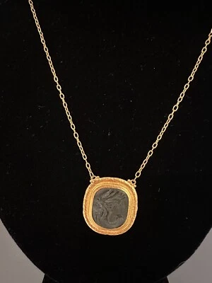 Collar colgante de oro de 24 K Gurhan con camafeo de lava Foto 1 de 4