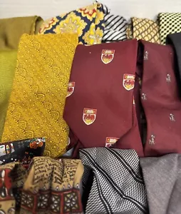 Lot of 30 Men’s Neck Ties For Wear Or Crafting Quilting Projects Bulk Neckties - Picture 1 of 7