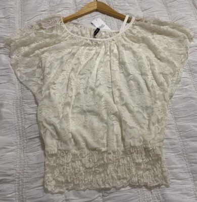 Hermosa camiseta de encaje Rue21 vintage con camiseta sin mangas incorporada talla grande Foto 1 de 4