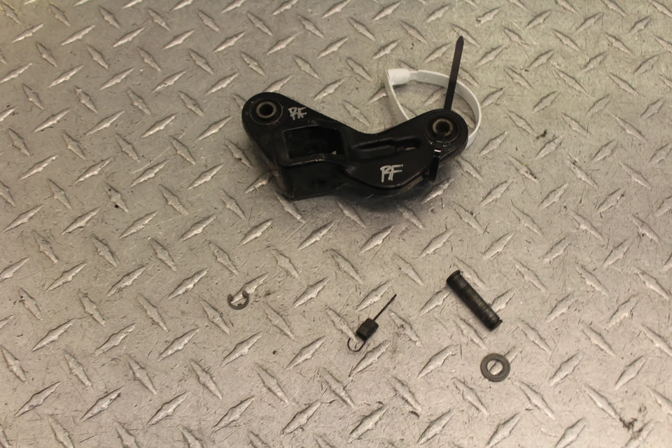 Suzuki Katana 600 GSX600F 2000 reposapiés delantero derecho clavija soporte soporte montaje Foto 1 de 4