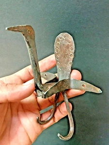 Old Vintage Rustic Iron Handmade Peacock Shape Wall Hook Coat Rack Hanger - Picture 1 of 11
