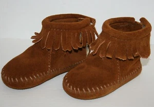 Minnetonka Moccasins Baby Infant Size 2 Back Flap Shoes Bootie Fringe - Picture 1 of 8