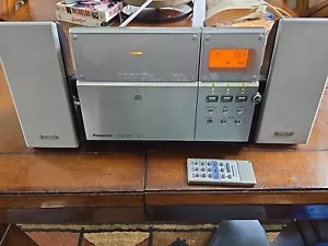 Panasonic SC-EN5 Bookshelf Music System ~ AM/FM Stereo, CD Player . - Picture 1 of 3
