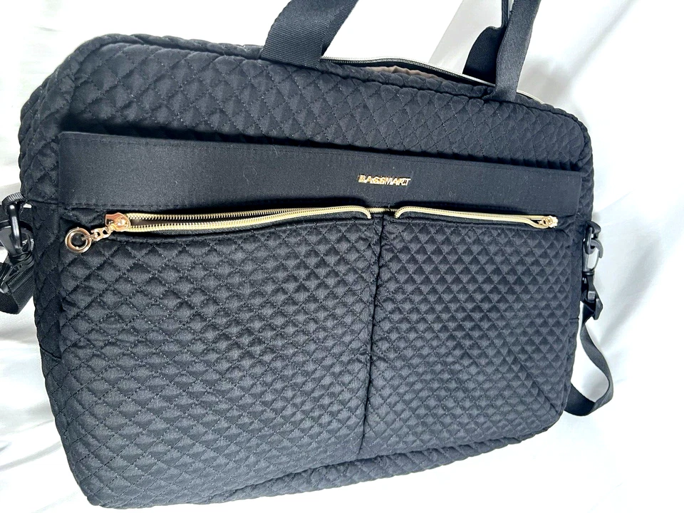 Usado en excelente estado! Estuche Bagsmart Lap Top, Negro Acolchado Diamante Tejido Patrón, Borde Dorado 17×12×4 Foto 1 de 4
