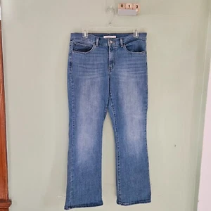 Signature Levis Size 10 Mid Rise Med Wash Stretch Boot Cut Jeans Women W30XL30 - Picture 1 of 12