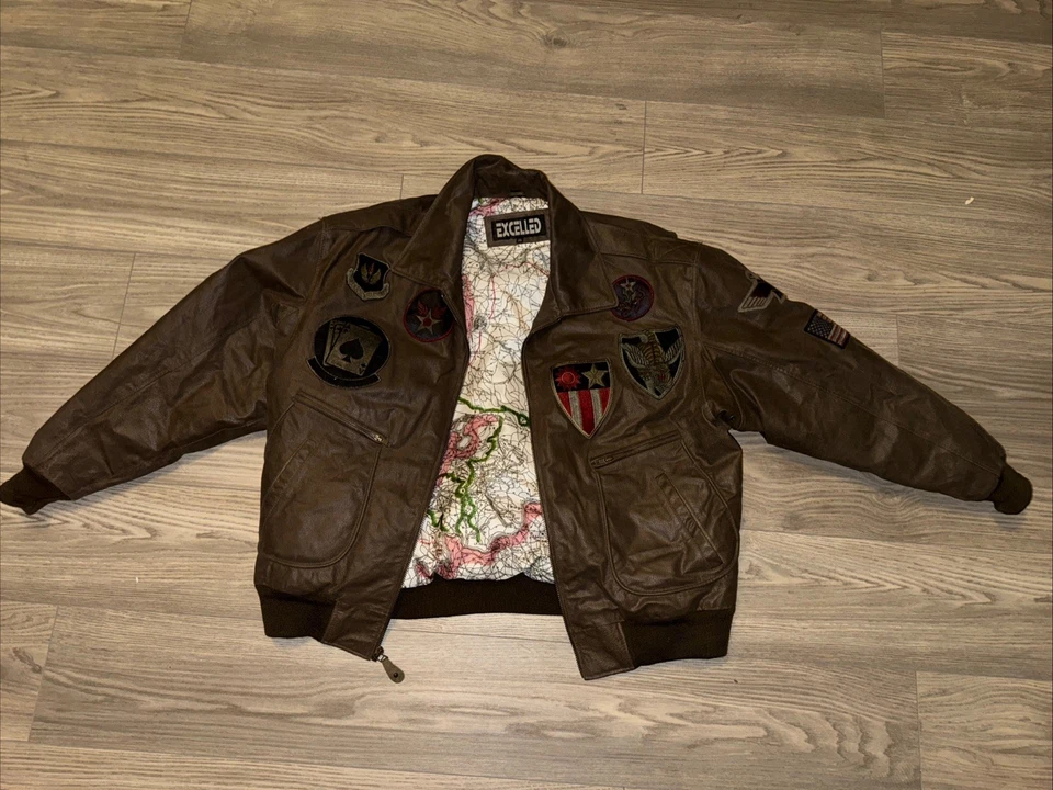Chaqueta de bombardero vintage 100 % cuero con parches militares de Europa piloto de combate Foto 1 de 4