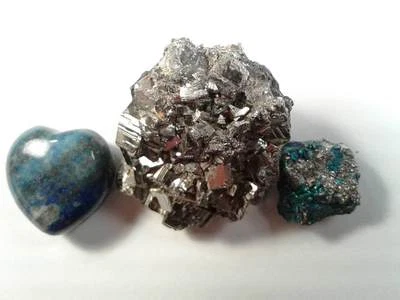 3 Stones - Pyrite Stone Crystal Nugget, Lapis Lazuli Heart - Peacock Ore - Z1 - Image 1 of 4