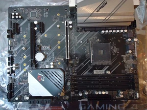 ASRock X570 Phantom Gaming 4 AMD AM4 Ryzen 5000 Wsparcie - Zdjęcie 1 z 10