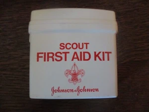 KIT DE PRIMEROS AUXILIOS OFICIAL SCOUT de plástico duro vintage seminuevo con vendajes - años 70 - Imagen 1 de 3