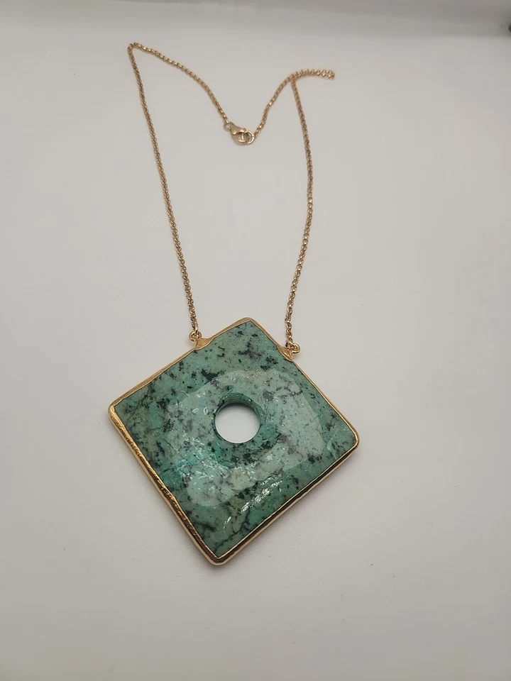 Collar grande con forma de diamante turquesa africana relleno de oro 17"  Foto 1 de 4