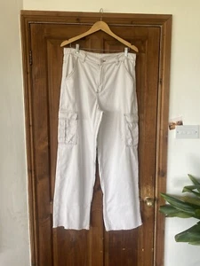 H&M geteilte übergenähte sehr leichte taupe Cargojeans, 14, 30"" Innenbein. - Bild 1 von 10
