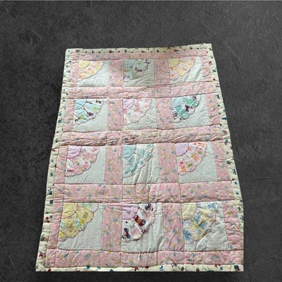 Manta colcha bebé vintage hecha a mano años 60 49 x 39 puntadas a mano reversible Foto 1 de 4