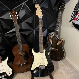 Fender Squier Stratocaster Left-Handed - Black, Soft Gig Bag, Lefties Rock 🤘 - Picture 1 of 19