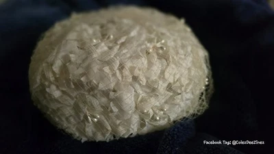 Sombrero pastillero vintage hecho en unión blanco roto con flores perlas y red ¡único!! Foto 1 de 4