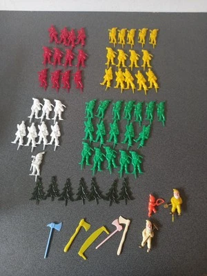 Lot 66 décorations sujets figurines  Bûche Noël Vintage Sapins Lutins Nains ... - Photo 1/4