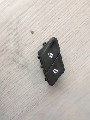 2018-2023 雪佛兰拖车前左侧门锁解锁控制开关 原始设备制造商 — 第 1/2 张图片