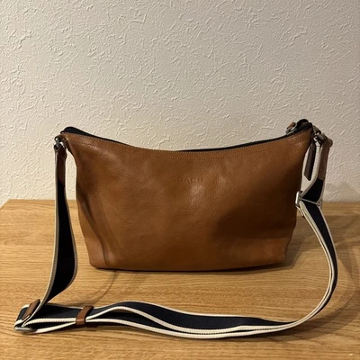 COACH 单肩包皮革拉链闭合骆驼男式日本 — 第 1/4 张图片