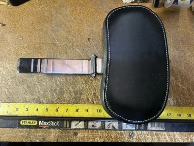 Soporte de respaldo de conductor para motocicleta Indian negro con tacos 2879542-02 Foto 1 de 4