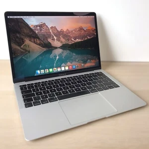 Retina MacBook Air - Silver - 13" Display - 1.6GHz i5 - 8GB RAM - 128GB SSD - Photo 1/18