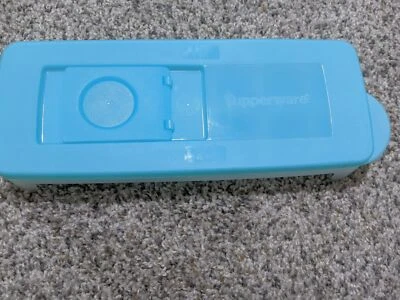 NEW Tupperware freezer mates ice tray aqua 1 tray + lid # 6013A no spills footed - Image 1 of 3