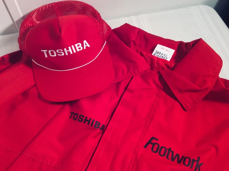 FOOTWORK ARROWS Formula 1 Grand Prix International Raincoat (XL) with Hood & Cap - Image 1 of 4