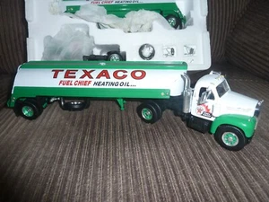 First Gear 1:34 Diecast Model Truck 1960 B Model Mack Tanker Texaco Fuel Chief - Picture 1 of 10