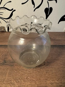 Glasvase rund mit gewelltem Rand – dekorative Blumenvase - Picture 1 of 1