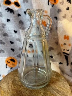 Vintage Clear Glass Cruet Oil Vinegar Bottle – Paneled Design w/ Handle – 6” Mid Foto 1 de 4