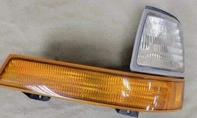 Luz marcadora de esquina y luz de señal de giro OEM Fomoco 1998-00 Ford Ranger Lt Foto 1 de 4