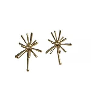 Women Simple Firework Earrings Metal Stud Gold Flower Fashion Jewelry - Picture 1 of 2