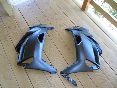 Kawasaki Ninja 650R EX650 Faring inferior izquierda y derecha gris mate metálico Foto 1 de 4
