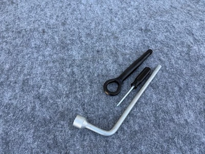 HERRAMIENTAS DE RUEDA DE REPUESTO GATO GANCHO DE REMOLQUE LEXUS IS300 IS350 (2017-2020) OEM Foto 1 de 4