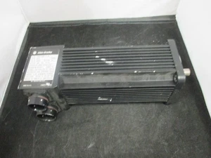 Servomotor de CA 0,9 kW Allen Bradley 1326AS-B330H-21-K3 - Imagen 1 de 4