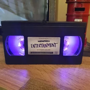 Album intrattenimento parchi acquatici LED VHS lampada a nastro regalo compleanno musica retrò luce - Foto 1 di 1