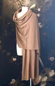 STOLA IN PURO CASHMERE – 100 % Made in Italy, 250 × 90 cm, 300 g CAMEL - Foto 1 di 2