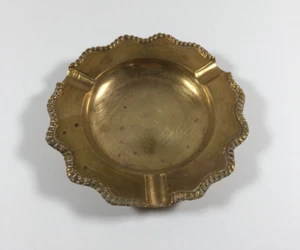 Posacenere vintage anni 60 OTTONE MASSICCIO made in INDIA 4,5" bordi tondi smerlati BELLO - Foto 1 di 4