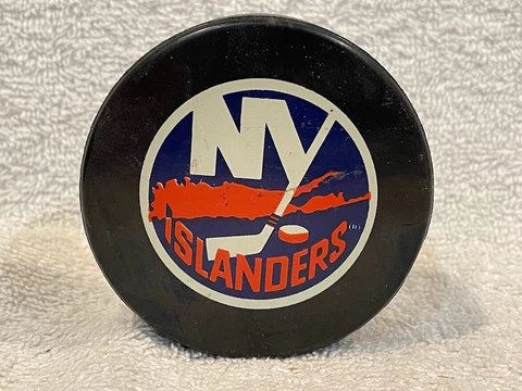 VINTAGE New York Islanders 1990's InGlasCo Gary Bettman Game Puck, NICE! Cover