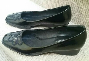 Hush Puppies Wine Women’s Size 7.5 Shoe Black Patent Leather Slip On Comfort VGC - Picture 1 of 6