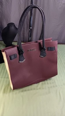 P20 - Elegante Bolso de Mano de Diseñador Borgoña con Acabado Texturizado Foto 1 de 4