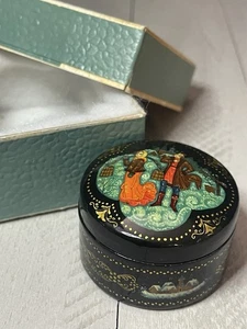 Vintage Russian Lacquer 1.5” Hand Painted Box ~ Signed ~ Trinket Pill Box - Picture 1 of 11