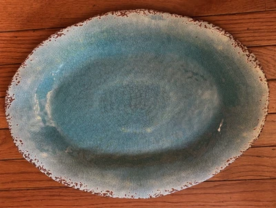 Plato ovalado Pier One 1 Imports turquesa carmelo craquelado melamina 18" x 12,5" Foto 1 de 3
