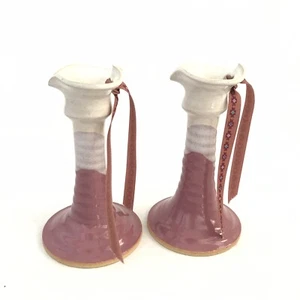 Set due portacandele vintage in ceramica lanciati a mano dettaglio nastro rosa e bianco - Foto 1 di 6